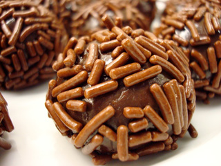 Restaurante Café Journal faz Festival do Brigadeiro para comemorar o dia das crianças