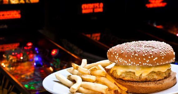 Hamburgueria Rock'n'Roll Burger lança linha de produtos para coleção Eventos BaresSP 570x300 imagem