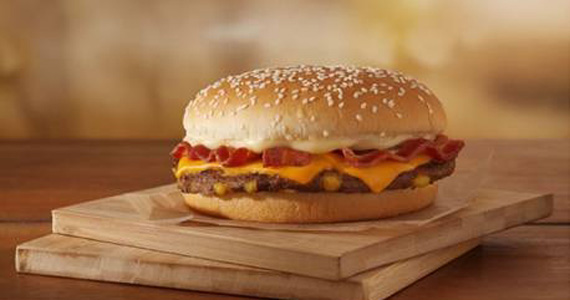 Burger King lança primeiro Whopper do mundo com pedaços de queijo  Eventos BaresSP 570x300 imagem