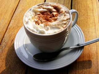 Café Gourmet Santa Monica ensina receita de Cappuccino para esquentar Dia dos Namorados