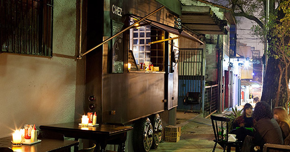 Hamburgueria Chez Burger reabre em Pinheiros, com mesas na calçada e delícias no cardápio