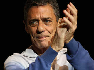 Chico Buarque leva todo o seu carisma para o palco do HSBC Brasil