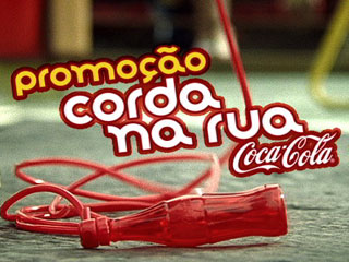 Promoção “Corda na Rua Coca-Cola” estimula atividades físicas e inspira performances inovadoras de nova febre mundial Promoção “Corda na Rua Coca-Cola” estimula atividades físicas e inspira performances inovadoras de nova febre mundial