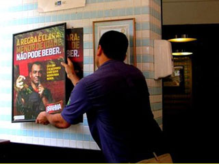 Proprietários de bares, restaurantes e supermercados, comemore o Dia de Responsa e não venda álcool para menores Proprietários de bares, restaurantes e supermercados, comemore o Dia de Responsa e não venda álcool para menores