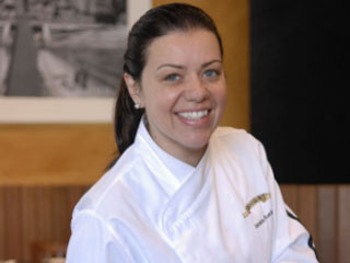 Janaina Rueda está de volta às panelas de pressão e traz novos pratos ao Dona Onça