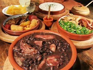 A feijoada do Bolinha ganha mais uma porção para o time de guarnições A feijoada do Bolinha ganha mais uma porção para o time de guarnições