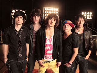 Fiuk e banda Hori apresentam turnê no país em mais de 30 cidades Fiuk e banda Hori apresentam turnê no país em mais de 30 cidades