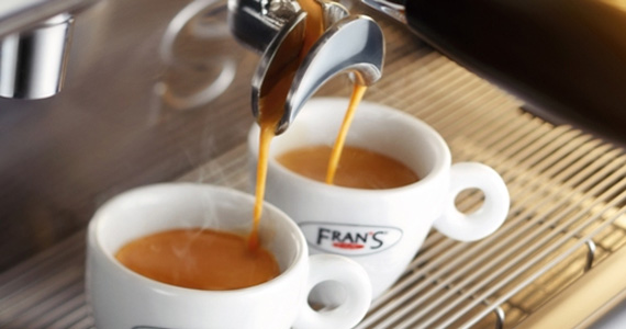 Rede Fran’s Café lança novo cardápio com cafés especiais, sucos, sobremesas e muito mais!