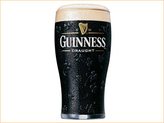 O’Malley’s comemora os 250 anos de Guinness – primeiro pint da cerveja no Brasil foi tirado por Ali Visserman