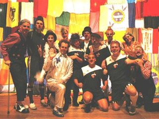 Grupo de improvisos Jogando no Quintal estreia sua 8ª temporada Grupo de improvisos Jogando no Quintal estreia sua 8ª temporada