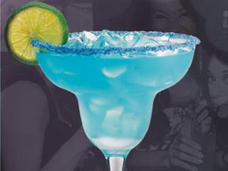 Hpnotiq apresenta novo drinque Hpno-Rita feito com seu famoso licor azul Eventos BaresSP 570x300 imagem