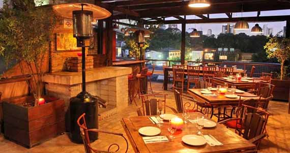 Bar Madeleine oferece ambiente regado por muito jazz, vinho e espumante