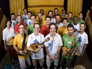 Monobloco apresenta show eclético no Citibank Hall