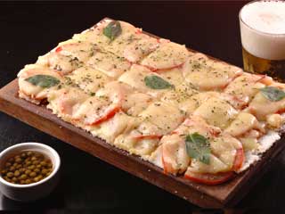 Devassa inova e oferece pizza com massa de tapioca Devassa inova e oferece pizza com massa de tapioca