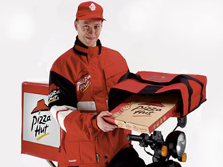Pizza Hut da Grande São Paulo reforça serviço Delivery, que movimenta R$ 3,5 milhões e contrata mais funcionários Pizza Hut da Grande São Paulo reforça serviço Delivery, que movimenta R$ 3,5 milhões e contrata mais funcionários