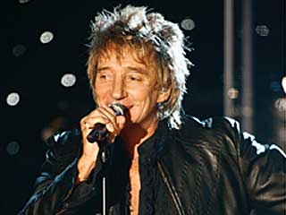 Rod Stewart faz show em São Paulo, no Estádio Palestra Itália, com abertura de Nando Reis