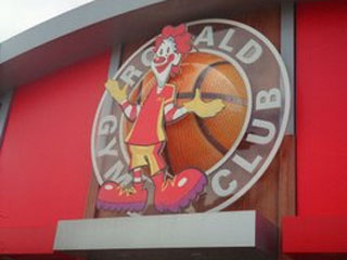 McDonald's inaugura primeiro restaurante do país com Ronald Gym Club