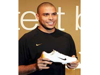 Nike faz propaganda com Ronaldo mesmo após fiasco Nike faz propaganda com Ronaldo mesmo após fiasco