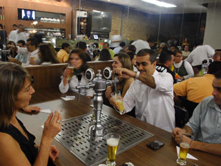 San Sebastian tem happy hour com frios, petiscos, antepastos e chope à vontade San Sebastian tem happy hour com frios, petiscos, antepastos e chope à vontade