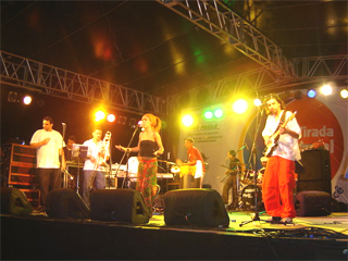 Sandália de Prata apresenta Samba Pesado no Comitê Club na véspera de feriado