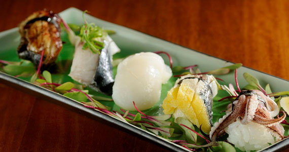 Restaurante Japonês oferece menu degustação em três ambientes