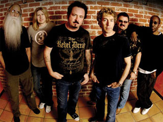 Banda Toto apresenta-se na Via Funchal Banda Toto apresenta-se na Via Funchal