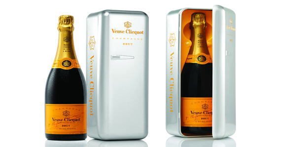 Versão metalizada do adorado Veuve Clicquot Fridge chega ao Brasil Versão metalizada do adorado Veuve Clicquot Fridge chega ao Brasil