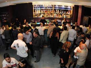 W Bar promove noite especial para os solteiros 