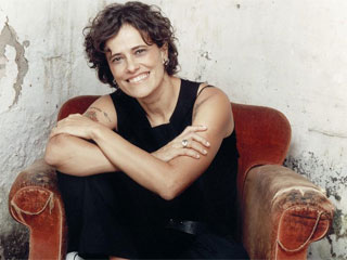 Zélia Duncan apresenta “Pelo Sabor do Gesto” em show do projeto Grandes Encontros