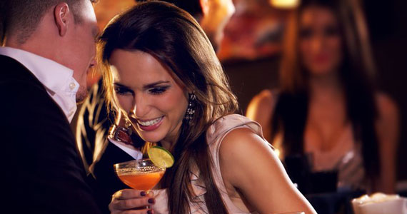 Mulheres ganham código secreto em restaurantes internacionais para encontros furados