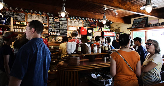 Quais são os assuntos que estão a bombar nas mesas dos bares mais badalados da Faria Lima? Quais são os assuntos que estão a bombar nas mesas dos bares mais badalados da Faria Lima?