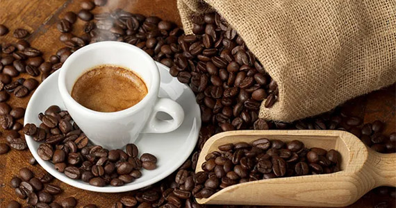 Dia do Café: brasileiro aumenta consumo e dá preferência aos cafés práticos