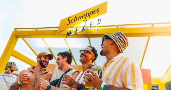 Carnaval 2026: Schweppes Mixed lança sabor Caipivodka Maracujá e intensifica ativações em SP