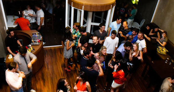 00 São Paulo Lounge-Bar agita domingos na capital com festa Domennica