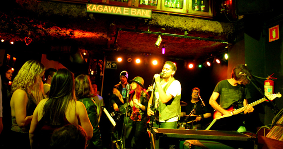 Bar Charles Edward recebe banda Movin'up com o melhor do pop rock