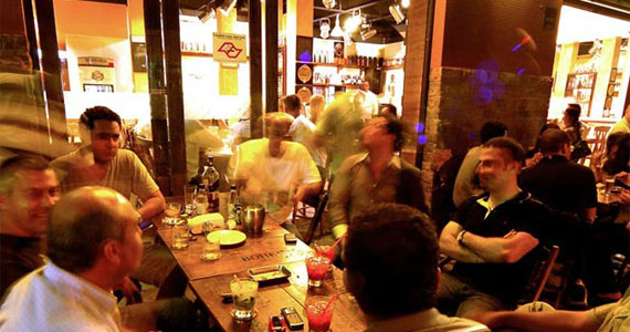 Bar do Jô oferece happy hour completo com vários tipos de aperitivos   