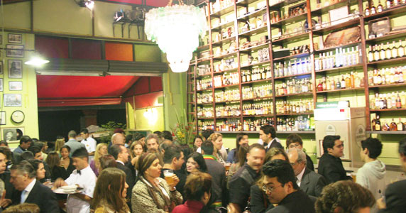 Happy hour no comando do Trio Fino Trato no Bar do Arnesto