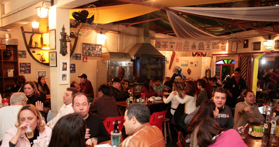 Música popular brasileira no domingo do Bar dos Cornos 