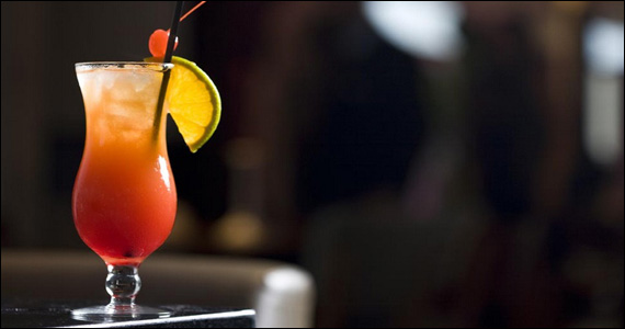 Happy hour descontraído com variedade de drinks no Blá Bar