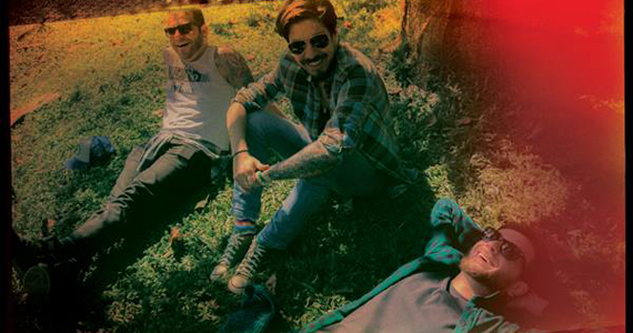 Festa dos Anos 90 com a banda Breakfasters animando o sábado do The Wall Café