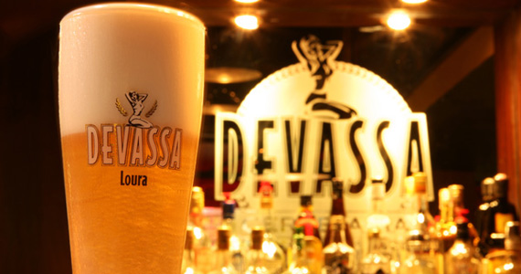 Domingo animado no Bar Devassa de Moema com cervejas Devassas geladas