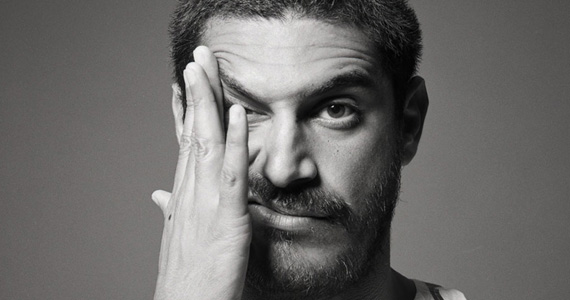 Show de MC Criolo no palco do Sesc Santos neste feriado