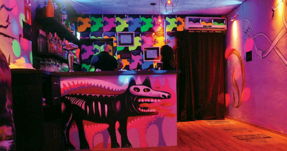 Happy hour com exposição Skate & Destroy no D4 Boteco Galeria