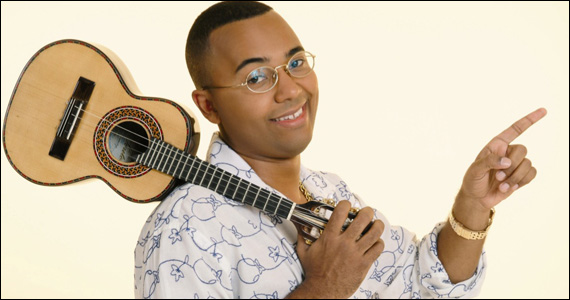 Dudu Nobre apresenta seus grandes sucessos no palco do Bar Mangueira