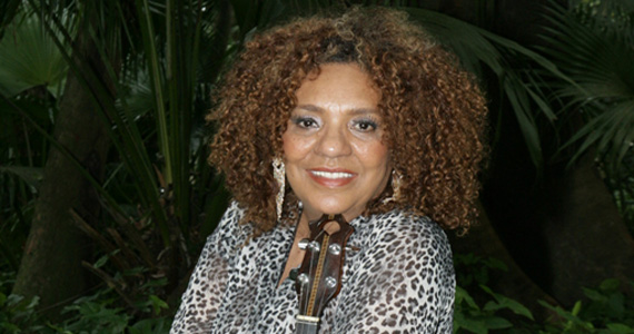 Traço de União embala a noite com os sucessos do samba