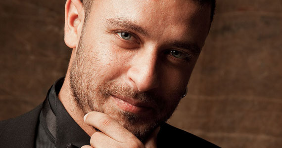 Diogo Nogueira apresenta sua Tour 2016 no palco do Tom Brasil