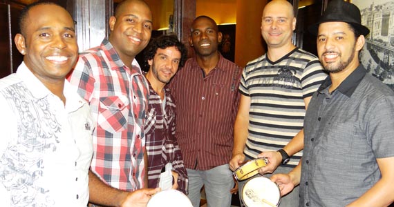 Grupo Dose Certa embala o happy hour do Traço de União nesta sexta-feira