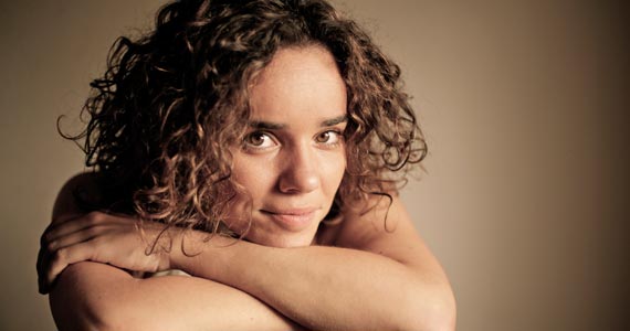 Roda de samba com Irene Atienza para animar a sexta-feira do Traço de União