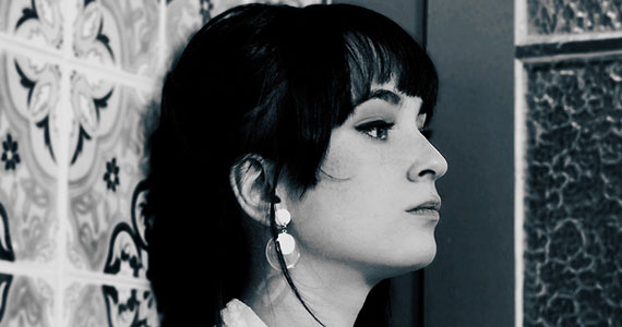 Juliana R. apresenta seu álbum de estreia no Sesc Vila Mariana nesta sexta