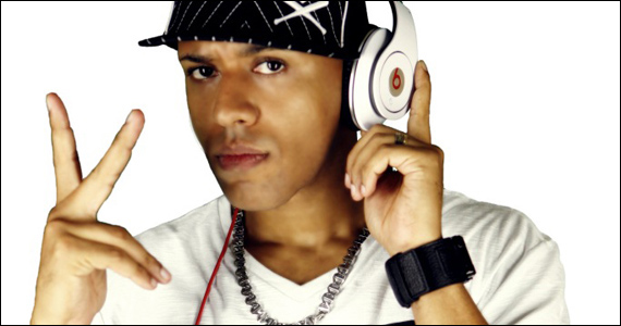 Brooks recebe MC Koringa cantando seus sucessos nesta quarta-feira